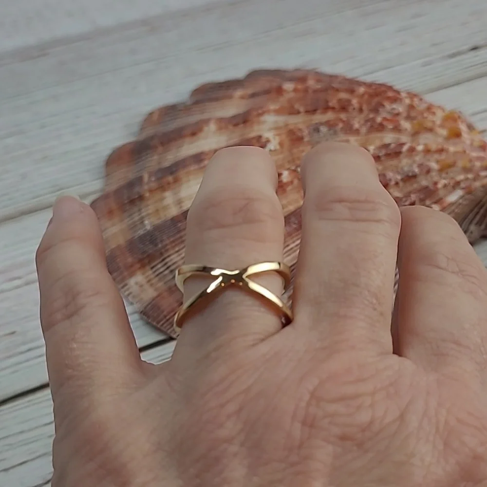 BUNDLE OF THREE FASHION RINGS - Picture 9 of 12
